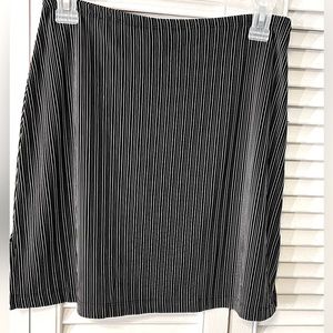 Vertical striped polyester/stretch skirt by moa moa size medium